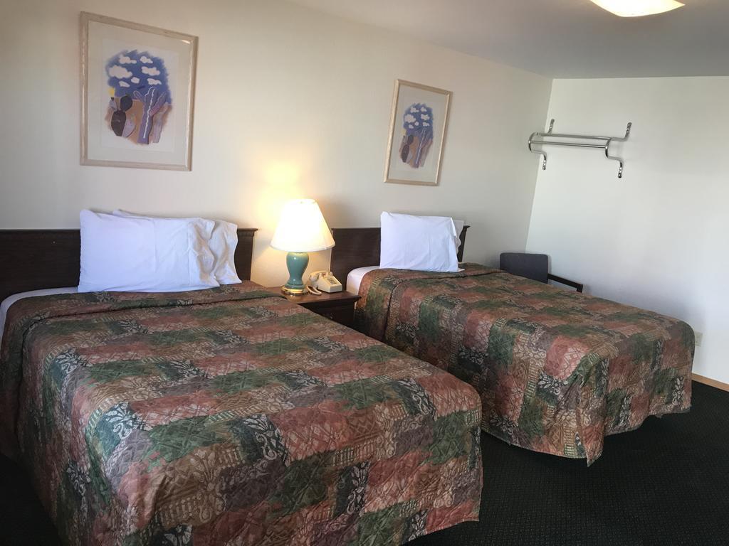 Western Holiday Motel Уичита Экстерьер фото