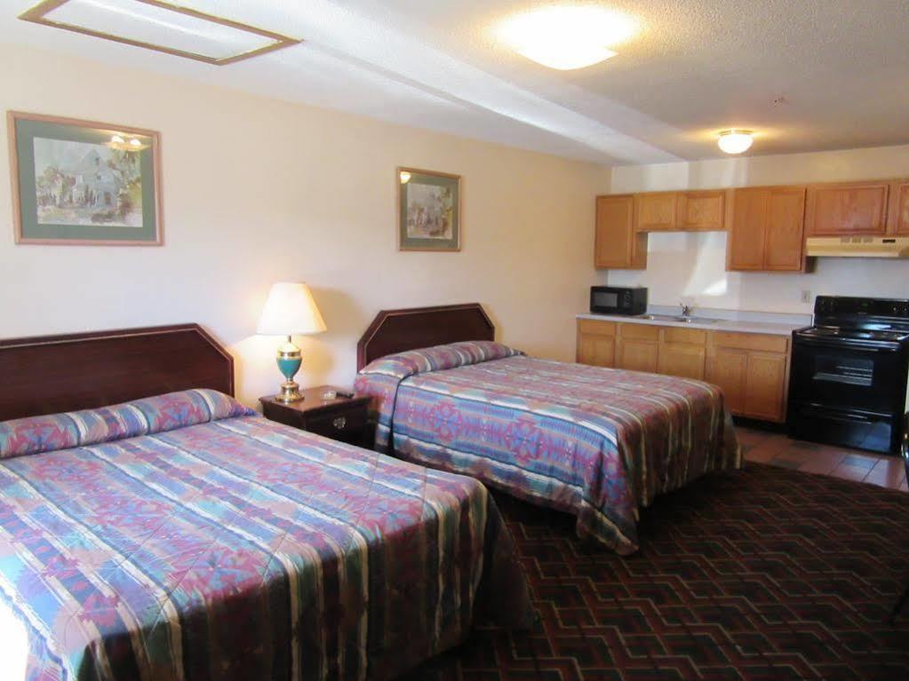 Western Holiday Motel Уичита Экстерьер фото