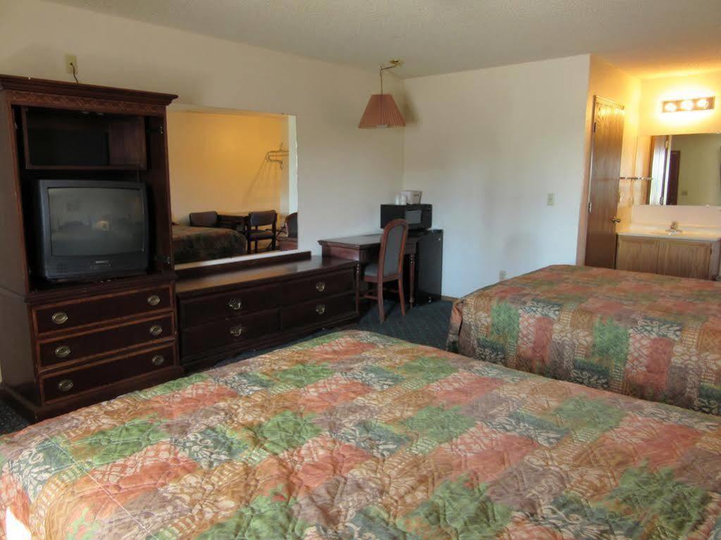 Western Holiday Motel Уичита Экстерьер фото