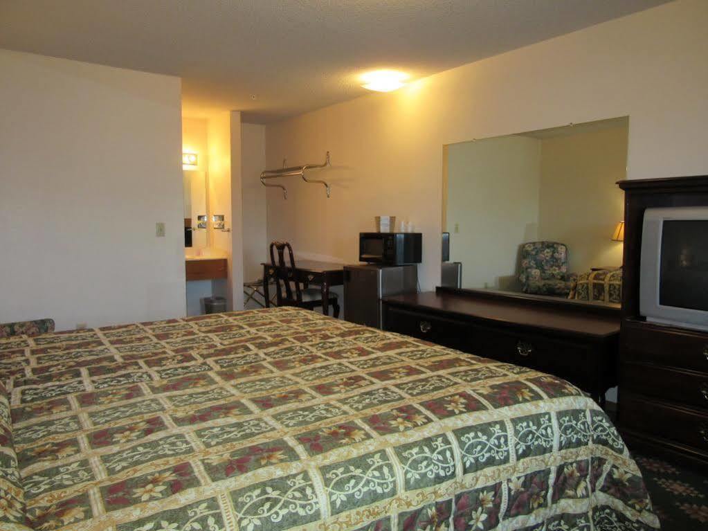 Western Holiday Motel Уичита Экстерьер фото