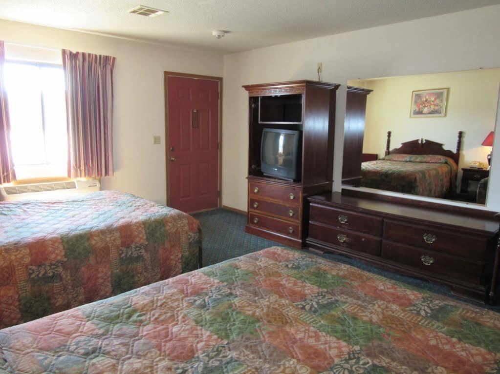 Western Holiday Motel Уичита Экстерьер фото