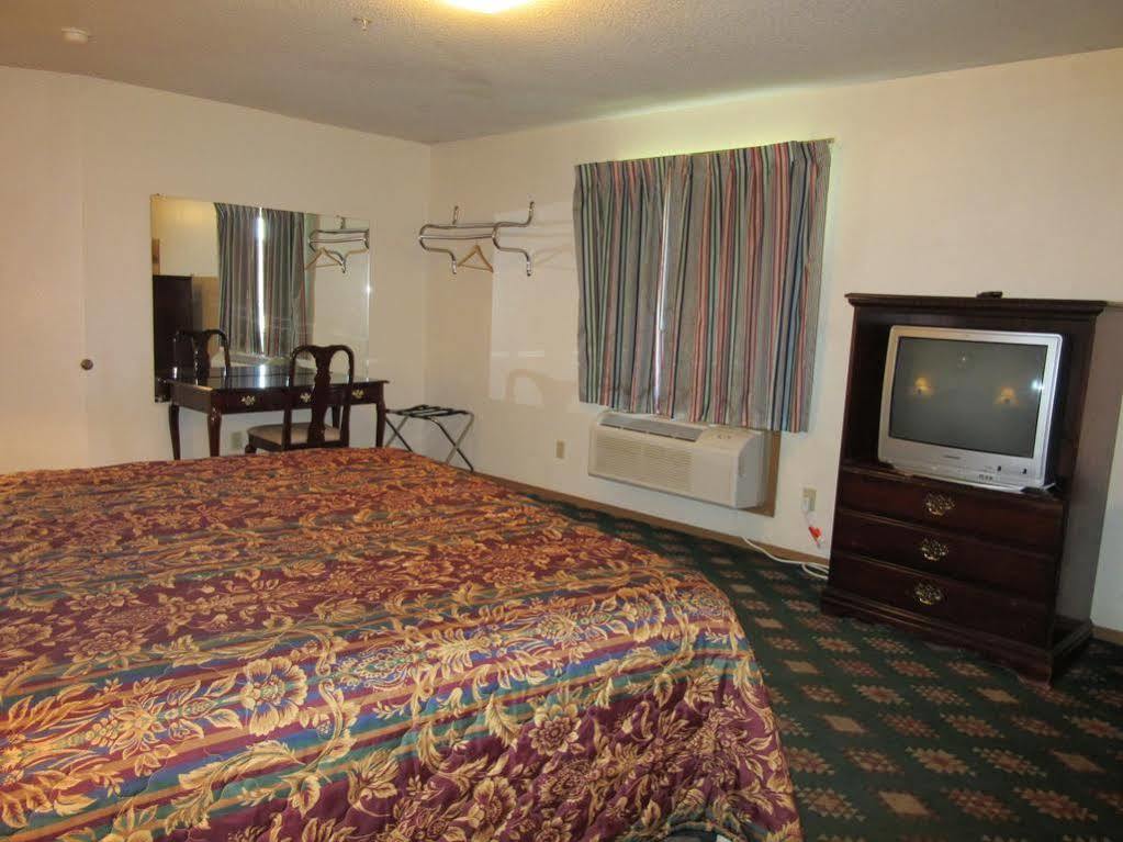 Western Holiday Motel Уичита Экстерьер фото