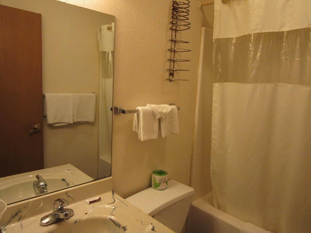 Western Holiday Motel Уичита Экстерьер фото