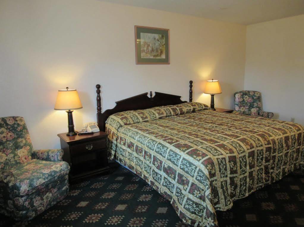 Western Holiday Motel Уичита Экстерьер фото