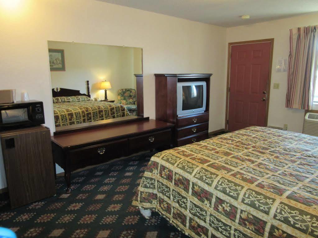 Western Holiday Motel Уичита Экстерьер фото