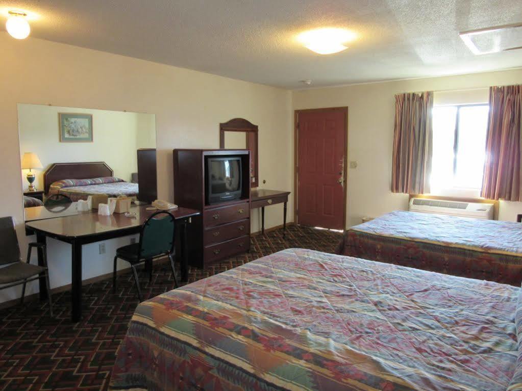 Western Holiday Motel Уичита Экстерьер фото